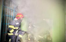 Incendiu izbucnit într-o boxă a unui bloc din Botoșani din cauza unui scurtcircuit - FOTO