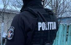 Două persoane, bănuite de lipsire de libertate, loviri și viol, reținute de polițiști în urma unor percheziții - FOTO