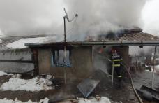 O bucătărie de vară distrusă complet de un incendiu - FOTO