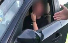 O șoferiță s-a urcat beată la volan şi a ajuns cu maşina în şanţ