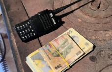 Țigarete, mii de lei și stații de emisie - recepție descoperite în urma unor percheziții la Botoșani - FOTO