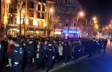 Proteste in fata Palatului Cotroceni pentru susţinerea lui Raed Arafat