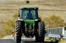 Tânăr din Avrămeni prins în trafic în timp ce conducea un tractor fără permis de conducere