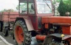 Bărbat ieșit la plimbare cu tractorul agricol și remorca deși nu avea permis