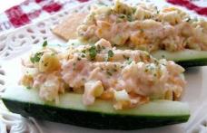 Castraveți umpluți cu ton, paste și legume