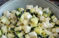 Salată de dovlecei brânză și lămâie