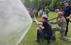 Copiii au învățat de la pompieri cum să acorde primul ajutor și cum să se comporte în cazul unor situații de urgență - FOTO