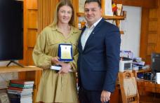 Moment festiv la Prefectură: Canotoarea Manuela Gabriela Lungu premiată pentru activitatea sportivă excepțională - FOTO