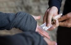 „Legea 2 Mai”, depusă la Camera Deputaţilor. Aceasta prevede doar închisoare cu executare pentru traficanţii de droguri