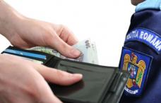 Tânăr trimis în judecată, după ce a încercat să ofere mită 500 de euro unor polițiști care l-au prins rupt de beat la volan