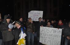 [VIDEO/FOTO] Dorohoienii au protestat vineri cu pancarte, trombon şi tobe în centrul oraşului