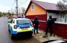 Percheziții la persoane bănuite de braconaj piscicol. Polițiștii au confiscat setci monofilament, o barcă, telefoane și peste 100 kg de pește