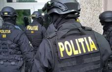 300 de pachete de țigarete găsite de polițiști în urma unor percheziții la persoane bănuite de contrabandă