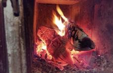 Incendiu izbucnit într-o locuință după ce mai multe haine, așezate la uscat pe sobă, s-au aprins