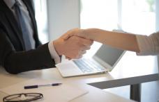 Șomeri, în căutarea unui job, s-au întâlnit cu angajatori din Botoșani la Bursa Locurilor de Muncă - ICOPROF-BT-R