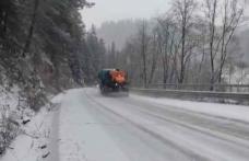 Se circulă în condiții de iarnă în zona montană a județului Suceava