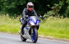 Președintele României a sesizat la CCR legea care permite șoferilor deținători de permis categoria B să conducă și motociclete de 125 cmc