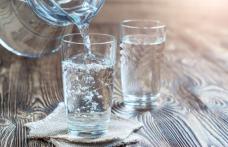 Semne că nu consumi cantitatea adecvată de apă