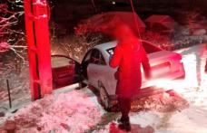 Focuri de armă și urmărire pe zăpadă pentru a opri o mașină încărcată cu țigări de contrabandă la Pădureni - FOTO
