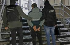 Tânăr reținut după ce a intrat peste doi bătrâni pentru a-i jefui, iar în urma loviturilor, un bărbat a decedat 