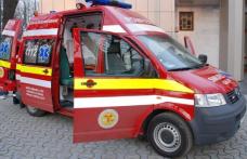 Un bărbat a suferit arsuri după ce a încercat să aprindă focul cu diluant sau benzină. Un echipaj de TIM SMURD l-a transportat la spital