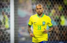 Fostul fotbalist al Barcelonei, Dani Alves, a fost condamnat la patru ani și șase luni de închisoare pentru hărțuirea unei femei