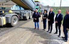 Asfalt turnat pe drumul județean Coțușca - Viișoara - FOTO