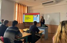 Poliţiştii botoşăneni alături de elevii Liceului Teoretic Anastasie Başotă Pomîrla, în Săptămâna Altfel
