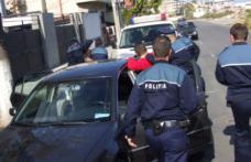 Doi tineri din Dorohoi reținuți după ce au smuls telefonul din mâna unui bărbat