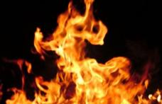 Bucătărie incendiată de o oală cu mâncare uitată pe aragaz