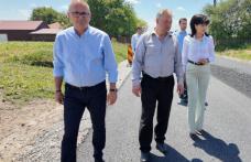Asfalt turnat pe drumul județean Lozna – Călinești – DN29C – Talpa - FOTO