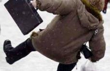 Ai alunecat pe gheaţă? Cine plăteşte şi ce recomandă avocaţii