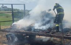 Peste cinci tone de furaje și o platformă auto au fost mistuite de flăcări - FOTO