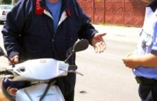 La plimbare cu mopedul, băut şi fără permis de conducere. Ce alcoolemie avea mopedistul de ocazie