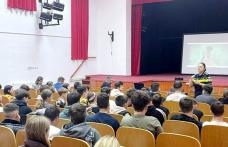 Polițiștii de siguranță școlară - activități de informare în prima lună a anului școlar
