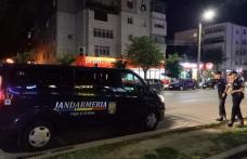 Doi adolecenți prinși de jandarmi după ce au furat trei geci dintr-un club din Botoșani