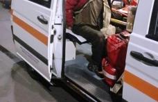 Un om al străzii recalcitrant luat pe sus de polițiștii locali și dus la psihiatrie după ce a făcut scandal