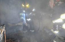 Bunurile aflate într-o încăpere au luat foc de la jarul căzut din sobă