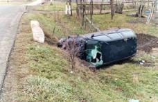 Accident la Cordăreni! Un tânăr cu permisul suspendat s-a răsturnat cu mașina și apoi a plecat