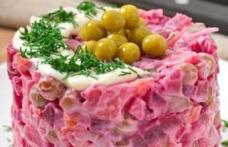Salată de sfeclă roșie cu piept de pui și maioneză