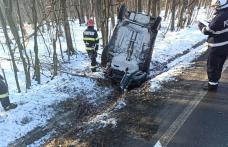 Accident la Vârfu Câmpului! O mașină s-a răsturnat după impactul cu o autoutilitară - FOTO