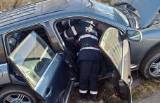 Cinci persoane implicate într-un accident rutier. O mașină a avariat o conductă de gaz - FOTO
