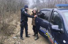 Bătrân din Hudești salvat de la îngheț de un echipaj de jandarmi - FOTO