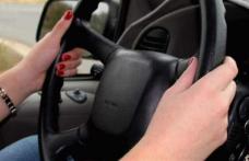 Amendă și 150 de zile fără permis pentru o tânără de 19 ani