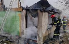 Anexa unei gospodării din Băiceni cuprinsă de flăcări. Pompierii au intervenit