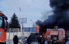 Atelier de reparaţii auto din Botoșani cuprins de flăcări