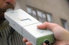 Polițiștii l-au oprit pentru viteză și au descoperit că era băut. Bărbatul a fost reținut pentru conducere sub influența alcoolului