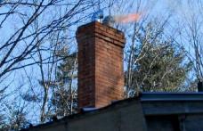 Casele a două familii în pericol în urma unor incendii la coșurile de fum