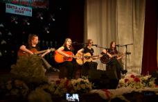 Sala Teatrului Dorohoi, gazdă pentru prima seară a Spectacolului omagial „Flori pentru mama”, ediţia a XXVII-a - FOTO
