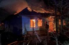 Tragedie la Mitoc: doi bărbați găsiți decedați într-o casă cuprinsă de flăcări 